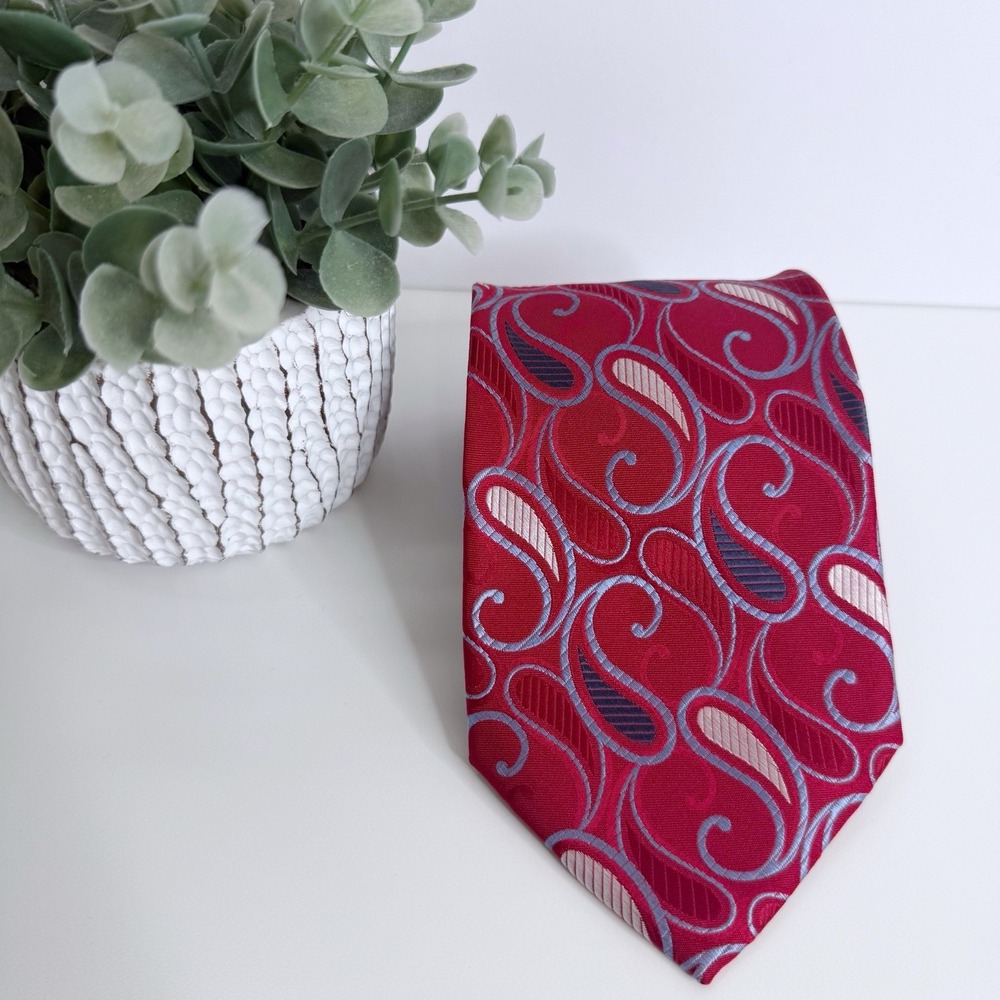 Burma & Bibas Men's Silk Necktie Red Paisley Print 3 3/4" x 59"‎